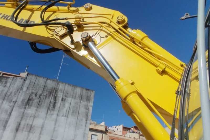OmecoHub - Immagine NEW HOLLAND E245B
